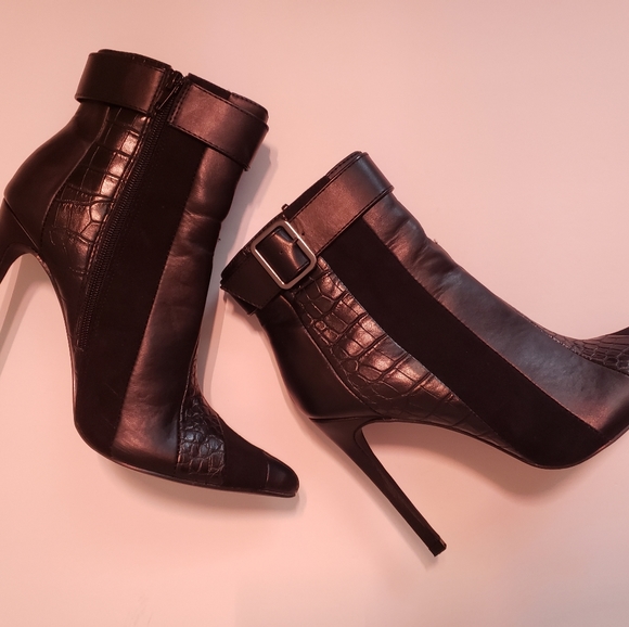 Moc Croc "Suede" embossed Hi Heel Booties - Picture 1 of 7